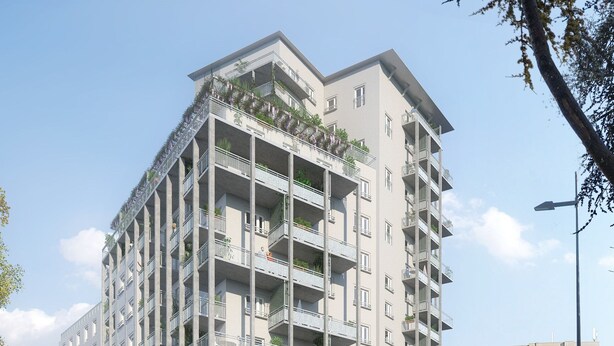 Un edificio moderno de gran altura con múltiples balcones, ventanas amplias y techo plano.