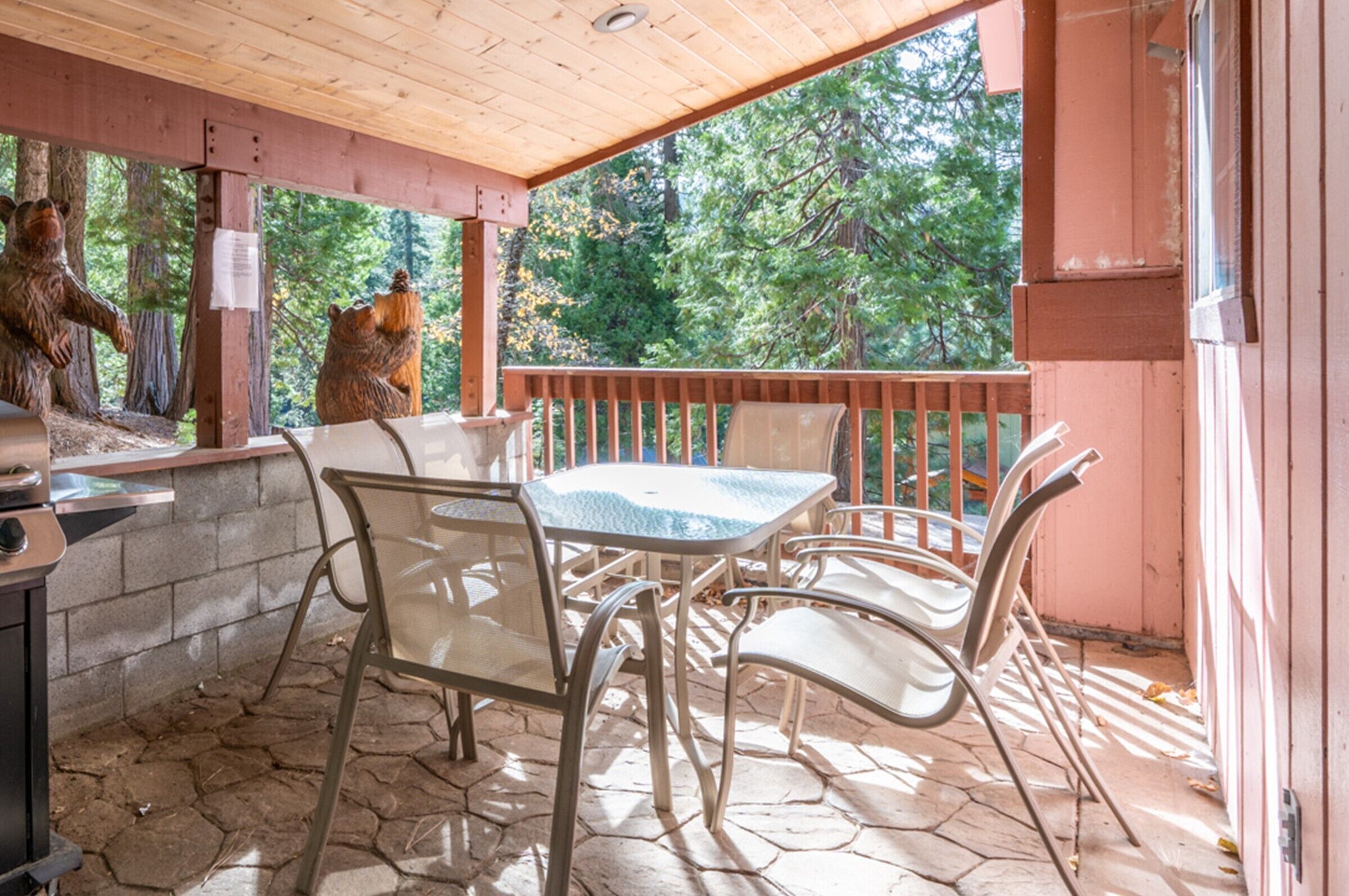 Cozy Bear South – Charming 2 BDR Cabin within Yosemite!