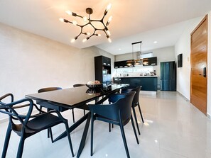 Departamento, varias camas (AZULB15 3 Bedroom Playacar Phase II) | Restaurantes