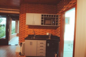 Villa | Private kitchen | Microwave, cookware/dishes/utensils