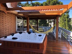 Villa | Outdoor spa tub - Vila Dal Maso (Campos do Jordão)