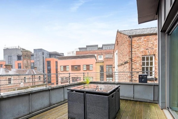 Campbell Square Roof Terrace Apartment, Liverpool - Host & Stay