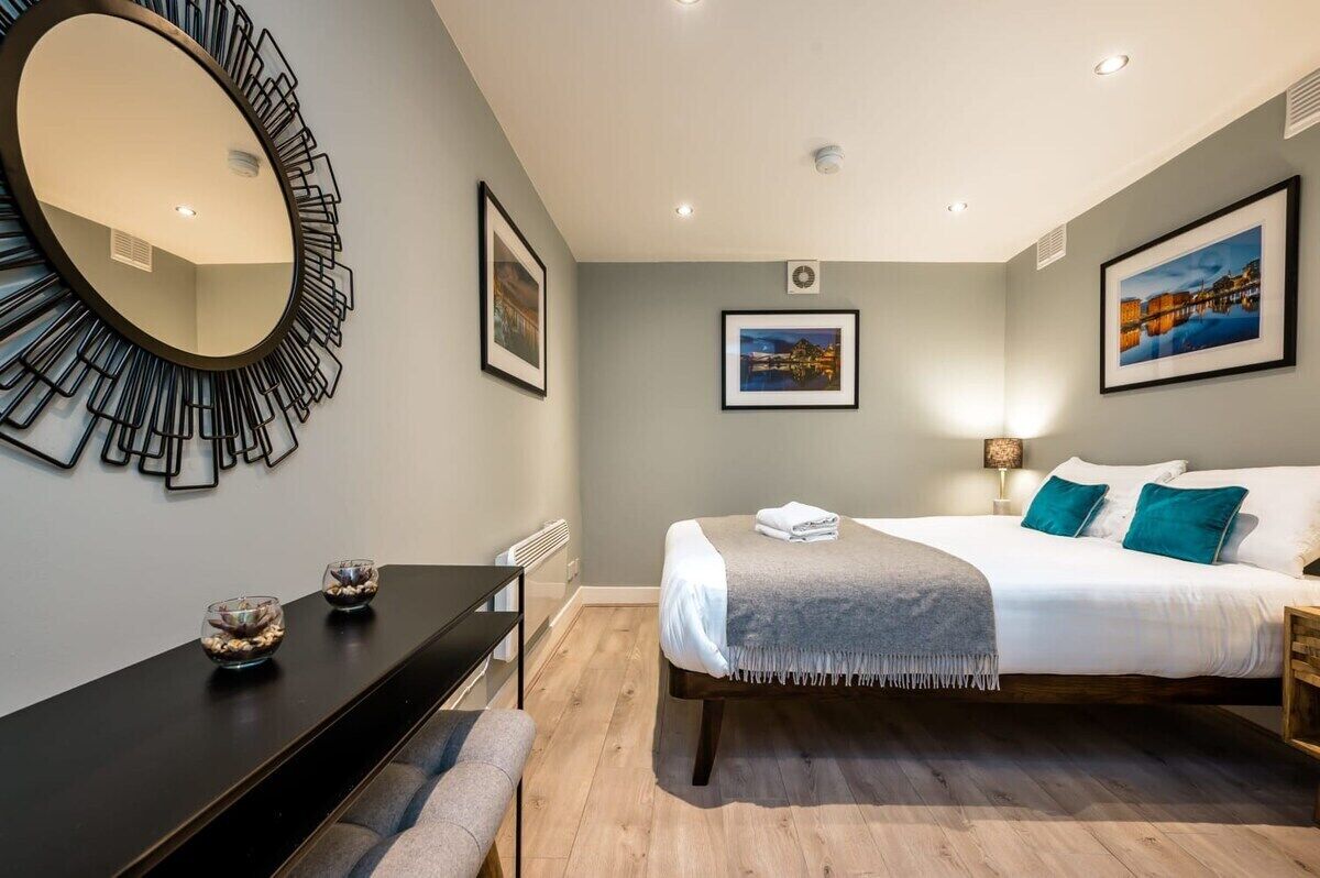 3 多间卧室、办公桌、熨斗/熨衣板、WiFi