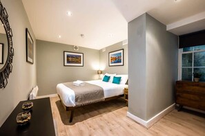 3 slaapkamers, een strijkplank/strijkijzer, wifi, beddengoed