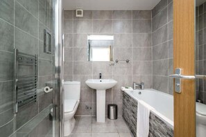 Suihku, hiustenkuivaaja