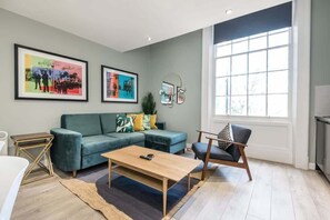 TV, offices - Host & Stay | The Georgian Quarters at Canning III (Liverpool)