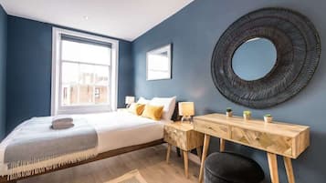 4 bedrooms, iron/ironing board, WiFi, bed sheets