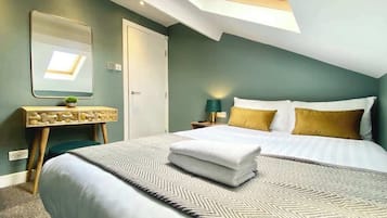 5 bedrooms, iron/ironing board, WiFi, bed sheets