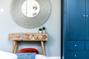 4 habitaciones, tabla de planchar con plancha, wifi y ropa de cama