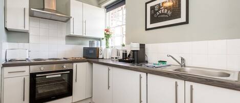 Refrigerador, microondas, horno, placa de cocina