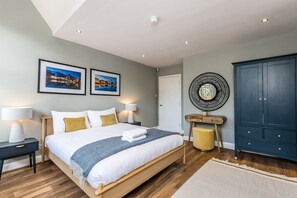 2 slaapkamers, een bureau, een strijkplank/strijkijzer, wifi