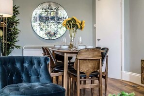 Dining - Host & Stay | Catharine Quarters I (Liverpool)