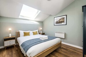 2 chambres, fer et planche à repasser, Wi-Fi, draps fournis