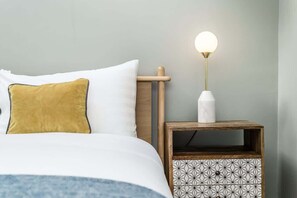 2 habitaciones, tabla de planchar con plancha, wifi y ropa de cama 