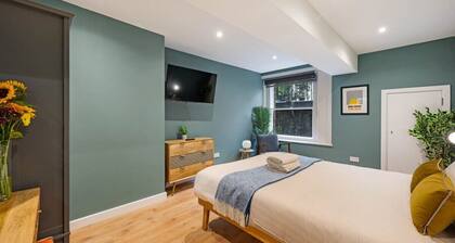 Host & Stay | Catharine Quarters IV