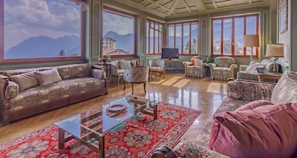 Family Villa with Stunning Lake View