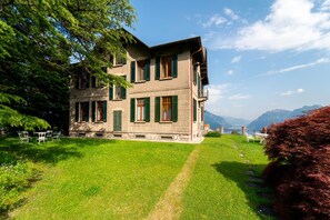 Garden view - Family Villa with Stunning Lake View by Wonderful Italy (Bellagio)