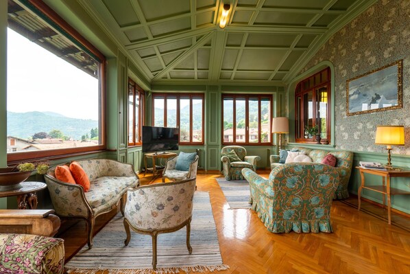 Basic Villa | Oturma alanı | Dijital TV kanalları bulunan 35 inç televizyon 