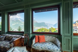 Living area - Family Villa with Stunning Lake View by Wonderful Italy (Bellagio)