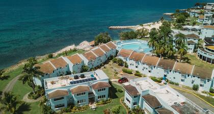 Palm Point - 2/2 Townhouse Steps from the Beach