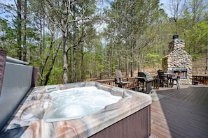 Outdoor dining - Amazing views right outside Beavers Bend State Park. (Broken Bow)