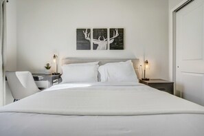 4 bedrooms, desk, iron/ironing board, WiFi - 4BD Modern Luxury|Mnt Views|Close To Downtown (Colorado Springs)