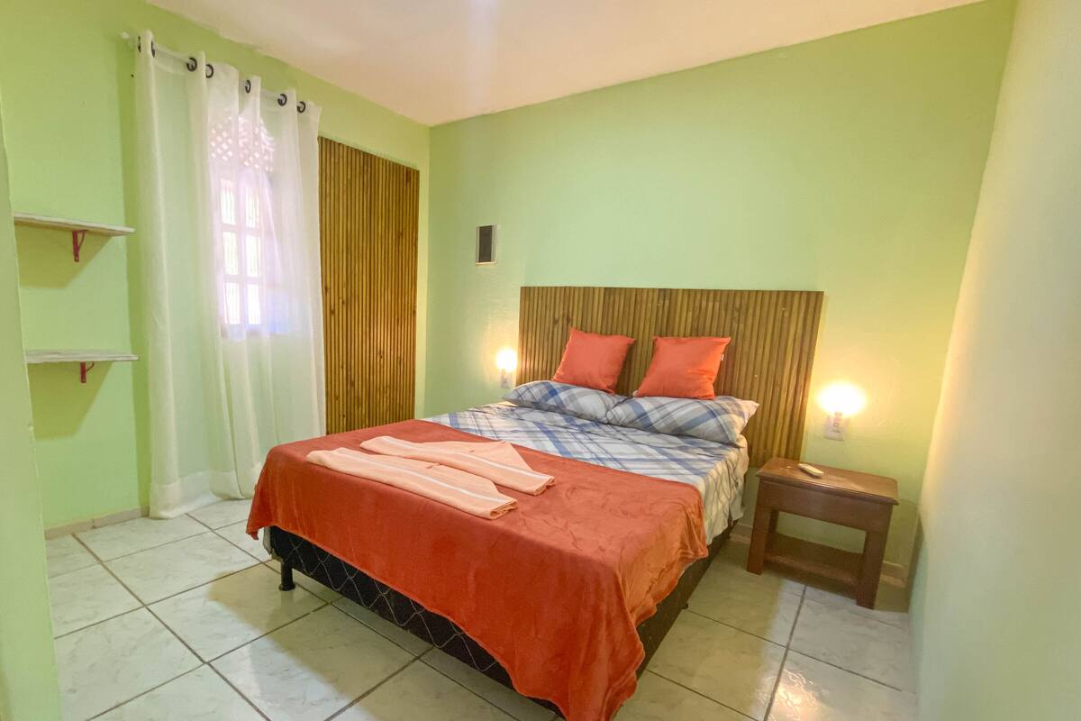 Wi-Fi de cortesia, roupa de cama