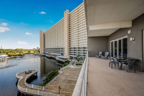 Outdoor dining - 4th Floor 3BR 3BA Plus Bunks at the Laketown Wharf! (Panama City Beach)