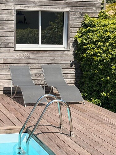 Le Bois des Ailes, lovely house with a heated pool