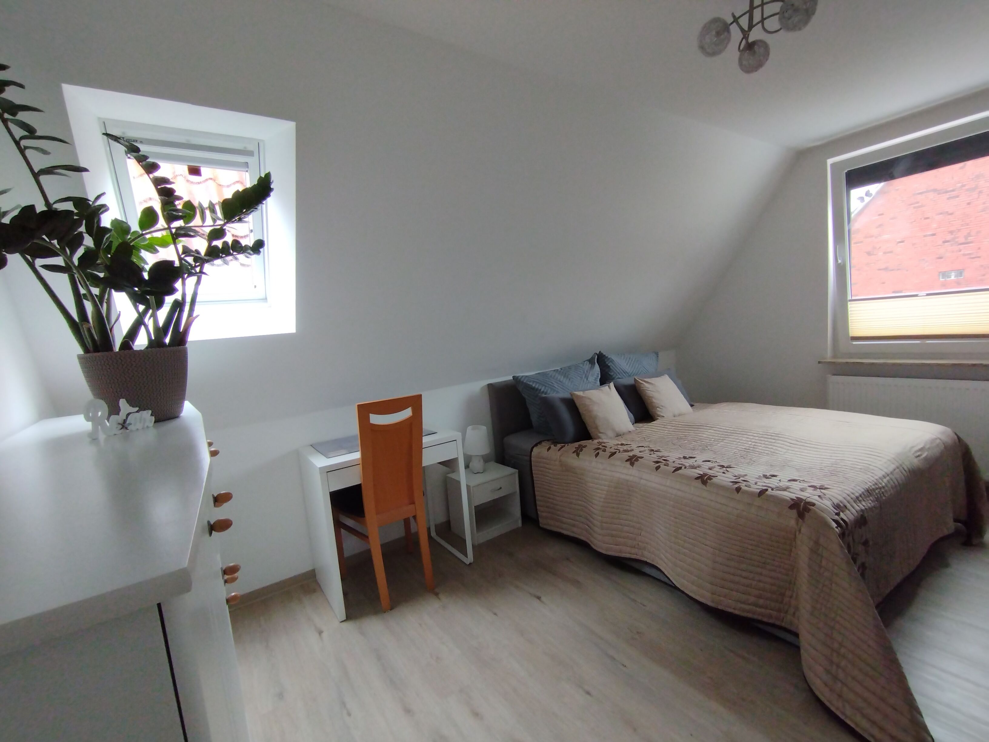 1 bedroom, desk, WiFi, bed sheets