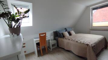 1 bedroom, desk, WiFi, bed sheets
