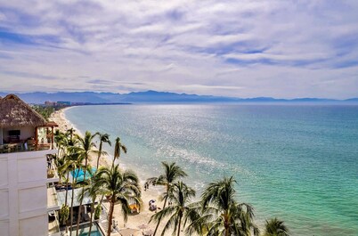 Casa Kaia, Ocean-View Boho-Chic, 2bd/2ba Condo in Golden Zone