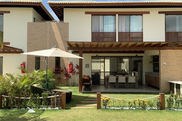Varanda with a large dining area, 3-seats sofa, double lounge view to the ocean.