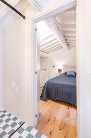 1 habitación, escritorio, tabla de planchar con plancha y wifi gratis 
