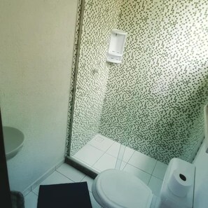 Comfort Suite, 1 Double Bed, Pool View | Bathroom