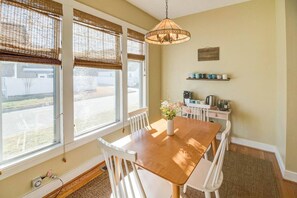 Dining - Convenient | 2 King Beds l Fast Wifi (Norfolk)