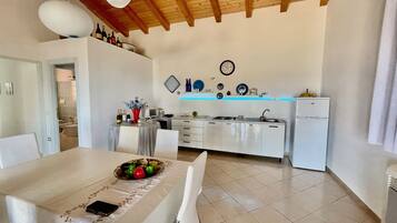 Villa | In-room dining