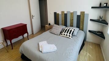 2 habitaciones, tabla de planchar con plancha, wifi y ropa de cama