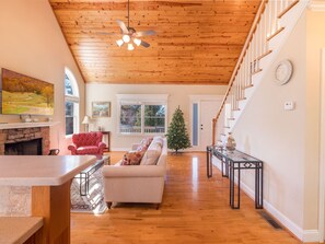Smart TV, fireplace