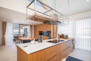 Fridge, microwave, oven, stovetop - Luxury Villa Bracchia Magic Retreat II with Pool (Skrip)