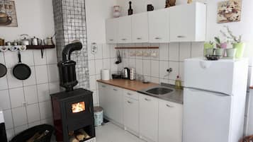 Fridge, oven, stovetop, toaster