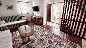 TV - Holiday Home Mali Raj (Pale)