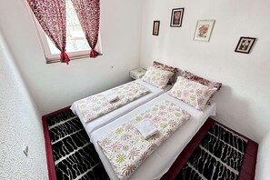 2 bedrooms, WiFi, bed sheets