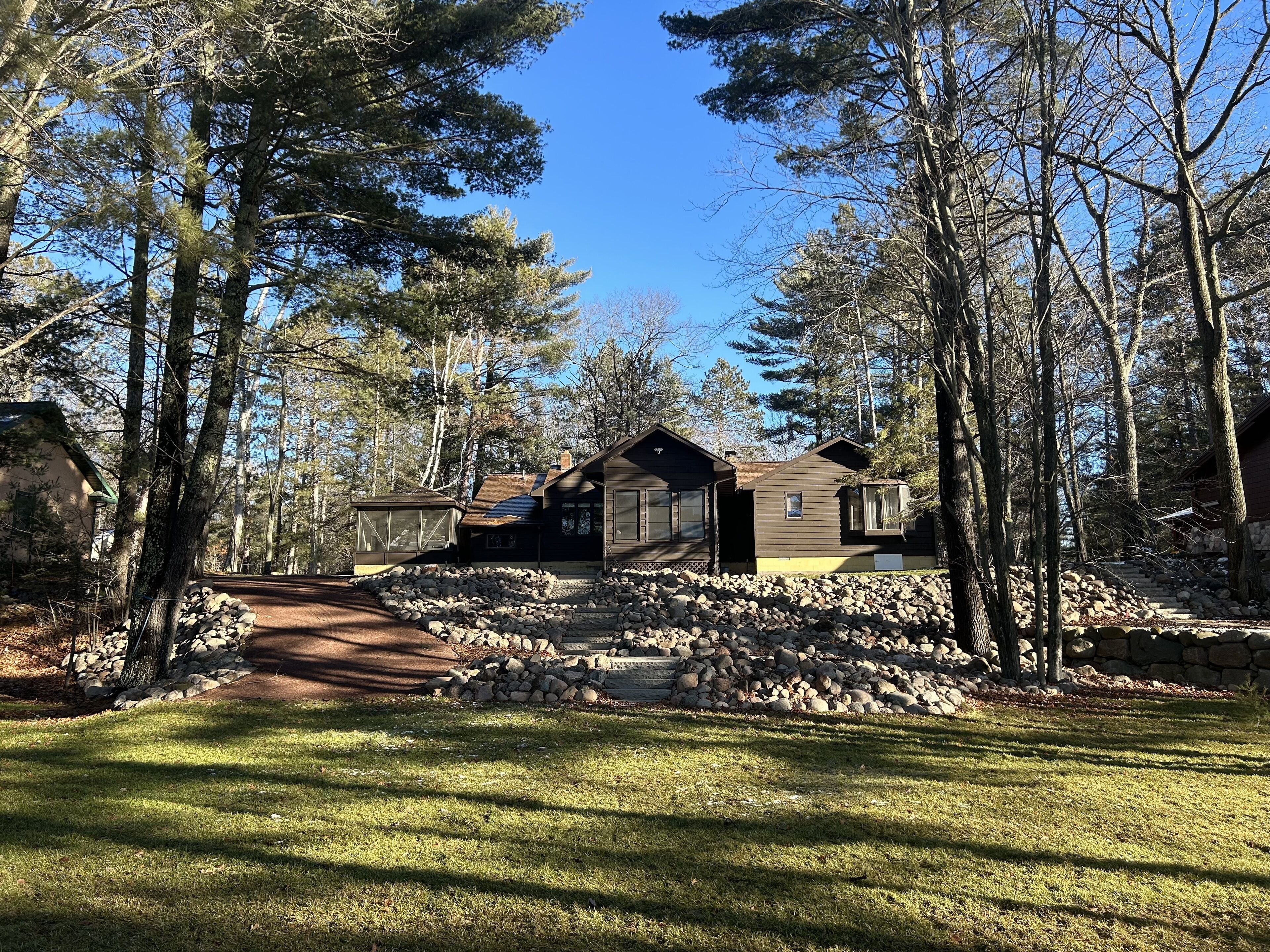 Lake Front Cozy Cabin on Lake Nebagamon!