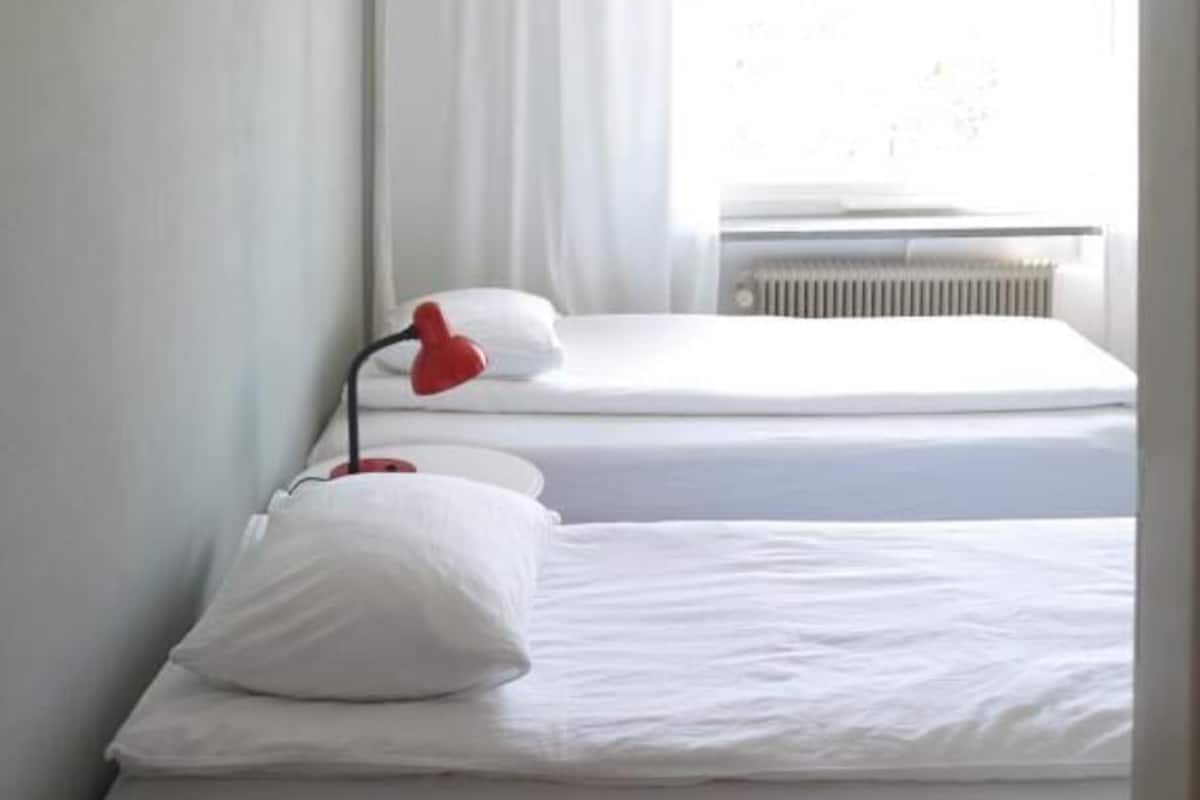 Soundproofing, free WiFi, bed sheets