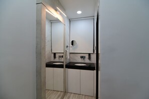 Bathroom - Hotel Om Stay Well (Indore)