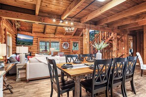 Dining - Tranquil Rustic Retreat-15 min 2 Anakeesta-Hot Tub (Gatlinburg)