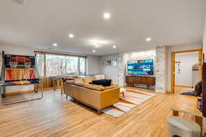 TV, fireplace, table tennis, stereo