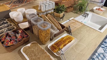 Petit déjeuner buffet (10 EUR par personne)