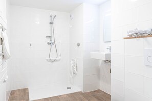 Superior Studio | Bathroom | Free toiletries, hair dryer, towels, soap